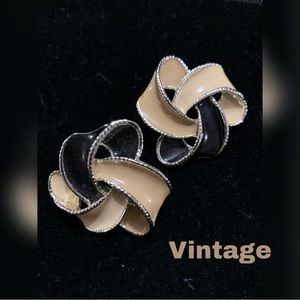 🌼Vintage Post Earrings